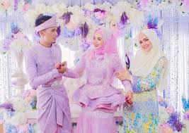 Terbaik dato siti , walaupun kaya dan terkenal namun tetap melayan segenap peminat. Siti Jadi Tumpuan Majlis Kahwin Sampai Pengantin Disisihkan Ini Jawapan Rozi