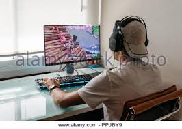 Todos los juegos son para pc y hemos tratado de cubrir una buena diversidad de géneros, además de incluir juegos gratis. Fortnite Boy Jugando El Juego Fortnite Es Online Video Juego Desarrollado Por Epic Games Fotografia De Stock Alamy