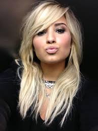 Star Spotting It S Official Demi Lovato Owns Duckface Photo With Images Demi Lovato Hair Demi Lovato Haircut Hair Styles