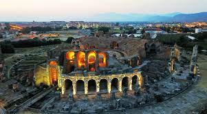 Salone doppio con triplo punto luce. Riaperto L Anfiteatro Campano A Santa Maria Capua Vetere Napoli Da Vivere
