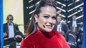 Las dos mejores parejas ganan 6 puntos, las dos parejas siguientes 5 y así sucesivamente hasta el 3. Mariana Echeverria Otra Famosa Que Se Une A Las Estrellas Bailan En Hoy Celebrity Land