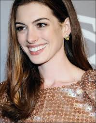 Get The Look: Anne Hathaway @ Golden Globes 2011