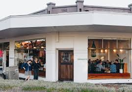 Młoda kobieta wraca do rodzinnego domu w niagara falls, gdzie niepokojące wspomnienia z dzieciństwa nie dają jej spokoju. First Look Clever Euro Leaning Fare At Spensley S A Wine Bar In A Quiet Clifton Hill Backstreet