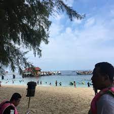 It is one of the largest islands off the east coast of peninsular malaysia. Pusat Taman Laut Pulau Redang Marine Park