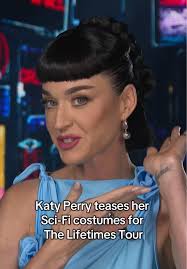 Katy Perry Peppermint Outfit