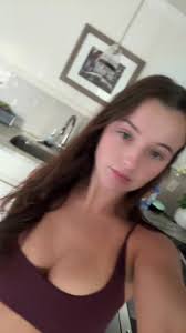 Bella (@bella.stark)