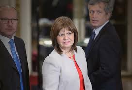 Francisco langieri bullrich, hijo de la ministra de seguridad, patricia bullrich, es el cuarto funcionario que se suma a la ola de renuncias que inició el anuncio del decreto del gobierno nacional que obligará a familiares de ministros dejar sus cargos en la función pública. Renuncio El Hijo De Patricia Bullrich A Su Cargo En El Gobierno