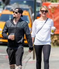 Cameron diaz shares glimpse inside her wooden living room. Cameron Diaz Starportrat News Bilder Gala De