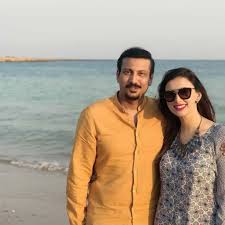 Watch biography of madiha naqvi and know about (her) life story and unknown facts.subscribe for more biographies if you. Madiha Naqvi And Faisal Sabzwari Madiha Naqvi Visits Religious Places With Husband Faisal Sabzwari Health Fashion However Things Didn T Go Well Between Them And It Ended Up Divorce For The