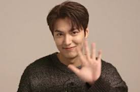 He is greeting my mom.p.p.s.just. Twitter Users Mad In Love With South Korean Actor Lee Min Ho Atl Fm Newsroom
