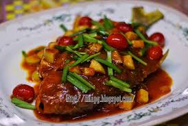 1 ekor ikan siakap 8 tangkai cili merah (dicincang halus) 10 tangkai cili api (dicincang halus) 5 sos ikan secukup rasa sos tiram secukup rasa garam gula serbuk kunyit kicap soya daun ketumbar lobak merah sedikit lada sulah sedikit tepung jagung. Resepi Ikan Bawal 3 Rasa Belbagai Resepi