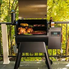 There is a large storage hopper for the fuel pellets that are moved by motorised auger to the electric powered furnace. Traeger Pro 575 Wifi Pellet Grill