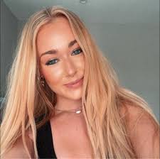 Recommendations for an affordable photographer for a studio birthday photo  shoot in fort Myers or Cape Coral. With availability for next week if  possible. Inspo pics below. Thank you! *Inquiring for a