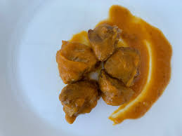 Se limpian las carrilladas de las telillas que las protegen y demás despojos choux: Carrillera Iberica Con Salsa De Zanahoria