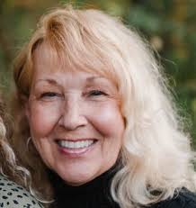 6910 Farnsworth Dr, Cleveland, OH 44129