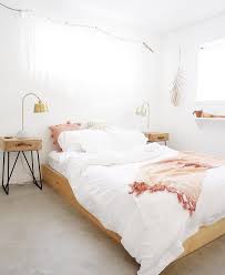 10 Minimalist Bedrooms We Spotted On Insta Minimalist Home Minimalist Bedroom Decor Comfy Bedroom Decor