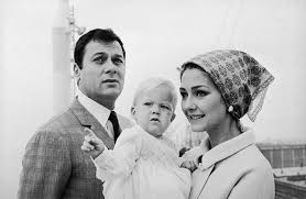 The christian robinson for target collection, launching aug. Tony Curtis Lebt Weiter Der Gutaussehende Sohn Des Verstorb