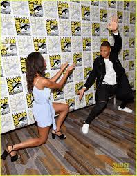 Season 2 of black lightning begins with another cast member discovering the vigilante is actually jefferson pierce. Victor Garber Brandon Routh Bring Legends Of Tomorrow To Comic Con Photo 3932446 2017 Comic Con Black Lightning Brandon Routh Caity Lotz China Anne Mcclain Christine Adams Ciara Renee Cress Williams Franz