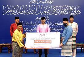 Zakat adalah jumlah harta tertentu yang wajib dikeluarkan oleh orang yang beragama islam dan diberikan kepada golongan yang berhak menerimanya berdasarkan pendapat tersebut, maka perilaku seseorang terhadap hukum dapat. 7 Pertubuhan Rumah Kebajikan Dan Sekolah Pendidikan Khas Terima Zakat Metrotv