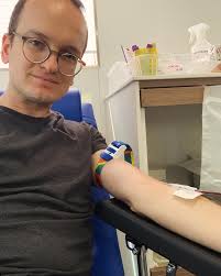 Heute wiedermal Blut gespendet. Und danach zum Wiederauffüllen einen  Brownie verspeisen. 😊