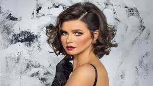 أكدت الفنانة يسرا اللوزي، أنها تستغرب من حالة التنمر التي تعرضت لها بسبب زيادة وزنها لأنه في الأصل ناتج عن الحمل والولادة. Ù…Ù† Ø¯Ø§Ø®Ù„ Ø§Ù„Ø³ÙŠØ§Ø±Ø© Ø´Ø§Ù‡Ø¯ Ø£Ø­Ø¯Ø« Ø¸Ù‡ÙˆØ± Ù„Ù€ ÙŠØ³Ø±Ø§ Ø§Ù„Ù„ÙˆØ²ÙŠ