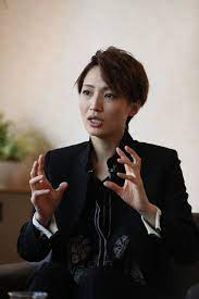 速報 宝塚歌劇 望海写真 スポニチ sponichi annex 芸能 望海風斗 顔 タカラジェンヌ