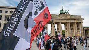 Every day, império alemão and thousands of other voices read, write, and share important stories on medium. Jean Philip Struck On Twitter Foto No Jornal Berliner Zeitung Um Manifestante Com Uma Velha Bandeira Do Imperio Alemao 1871 1918 Com O Rosto De Trump Normalmente Nazistas Exibem Esse Tipo De Bandeira Para