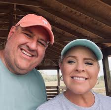 PINEAPPLE WREATH...made with flowers! Love this for summer! Find it here  (aff)-->http://rstyle.me/n/cpawf8b6dpf .