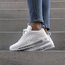 Pin By Sydney Saalwaechter On Shoes Nike Shoes Air Max Sneakers Fashion Sneakers Fashion Outfits