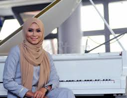 Gema gegar vaganza minggu 3. Siti Nordiana Pengacara Gema Gegar Vaganza Eraz Fadli