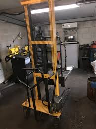 Comprare o vendere un tipo di carrelli elevatori usato o a km 0 su autoscout24 trucks. Sollevatore Idraulico Fac 10q