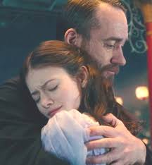 Have a lovely Sunday with Benjamin Stahlbaum, the father of Clara, in the  lovely Disney Christmas movie "The Nutcracker & The Four Realms"  🧚‍💚🐭💜💙🎄Que tengan un bonito Domingo de Época con Benjamin