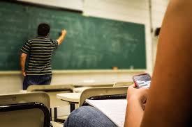 Interaksi sosial adalah interaksi yang di lakukan satu orang kepada banyak orang contoh nya: 5 Hal Yang Jangan Dilakukan Di Dalam Kelas Ketika Guru Sedang Mengajar Pikiran Rakyat Com