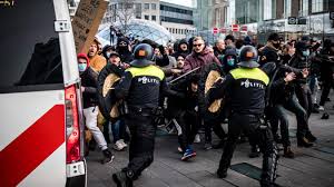 Découvrez rotterdam ou gouda en prenant un train vers les. Couvre Feu Des Affrontements Avec La Police Et Des Pillages Aux Pays Bas