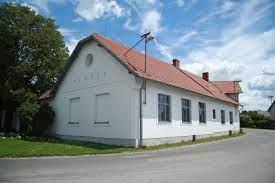 Hans bethge was a german poet whose reputation abroad rests above all on the versions of tang dynasty poetry set in gustav mahler's das lied von der erde. Datei Gustav Mahler Birth House In Kaliste Pelhrimov District Jpg Wikipedia