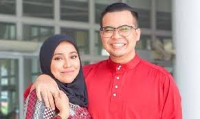 Pada 9 september 2012, fitri berkahwin kali ketiga namun perkahwinan itu juga berakhir dengan perceraian. Fitri Menanti Cahaya Mata
