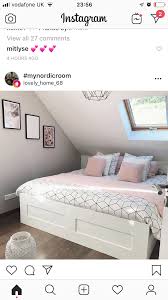 Pin Von Marcela Pinheiro Auf Bedroom Zimmer Zimmer Einrichten Zimmer Mit Dachschrage Einrichten