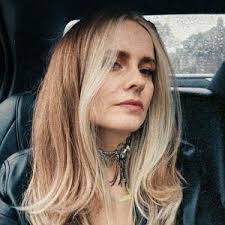 Melissa Cope's Instagram, Twitter & Facebook