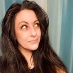 Rhonda Janowski's Instagram, Twitter & Facebook