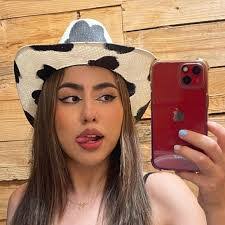 Miriam Castorena's Instagram, Twitter & Facebook