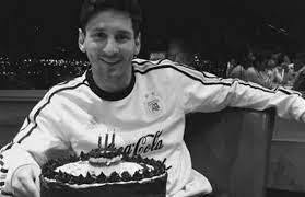 El delantero festejó su cumpleaños 34 en la concentración de la selección argentina, donde le llovieron cientos de obsequios y felicitaciones. El Astro Lionel Messi Cumple 29 Anos Y Desea La Copa Como Regalo Conmebol
