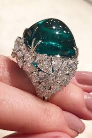Now That S One Big Rock Stunning Emerald Ring By Graffdiamonds Via Jillnewman Graffdiamonds Emerald Diamond Jewelry Precious Jewelry Lovely Jewellery