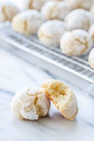 Soft Amaretti Cookies Love And Olive Oil Recipe Soft Almond Cookies Italian Cookie Recipes Amaretti Cookies