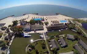 Eu am comparat cazarea la casa pescareasca deoarece acolo stiam preturile de anul trecut, dar ma uit pe cazarea in. Complex Turistic Eden Gura Portitei Gura Portitei Romania