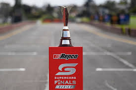 Ruiva novinha mostrando seu corpo de ninfeta