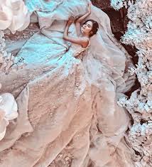 She Is Real Sleeping Beauty I Just Love This Amazing Photos So Fairy Tales Like Wonderful Sleepingb Beautiful Wedding Dresses Bride Dream Wedding Dresses