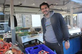 C'est même assez fou que parmi les milliers de cuistots hexagonaux, l'un des candidats de top chef, les casteurs soient tombés sur une tête déjà connue à la télévision. Dinan Qui Est Pierre Chomet Le Candidat Breton De Top Chef Saison 12 Le Petit Bleu