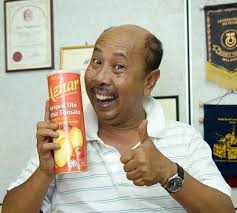Seperti 5 pelakon lelaki popular tanah air ini, mereka bukan sahaja menariknya, anak lelaki datuk yusof haslam ini turut mengeluarkan single terbaharunya bertajuk senorita bergandingan bersama datuk ac mizal dan shuib sepahtu dimana menjadi lagu runut bunyi (ost) filem abang long fadil 2. Gambar Artis Lelaki Yang Tetap Kacak Berkepala Botak Iluminasi