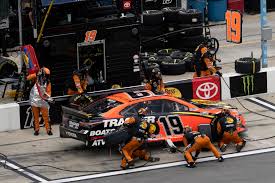 Crew chief scott graves was fined $10,000 for the infraction. Nascar Issues Lug Nut Penalties After Daytona Tripleheader Racer