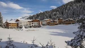 All information about the ski resort arosa lenzerheide, test report, trail map, webcam, video, elevation info, ski slopes, ski lifts, ski pass prices, towns/villages: Winter Sport Park Landal Alpine Lodge Lenzerheide Landal Ski Life